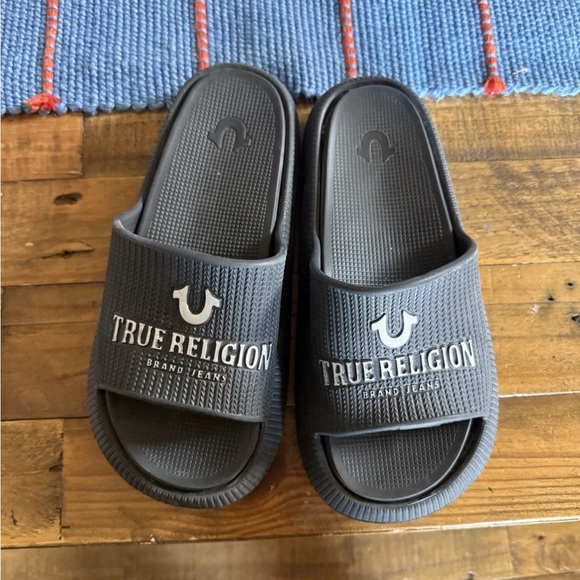 True Religion Black Slides Chunky - Picture 1 of 8